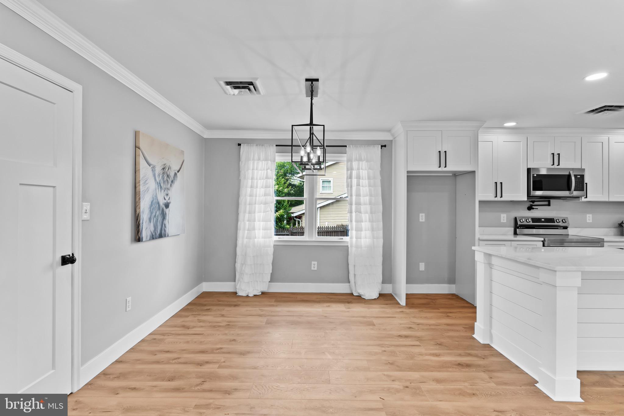 COLONIAL HILLS - Residential