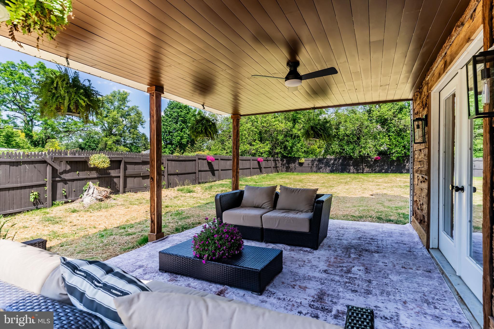 COLONIAL HILLS - Residential