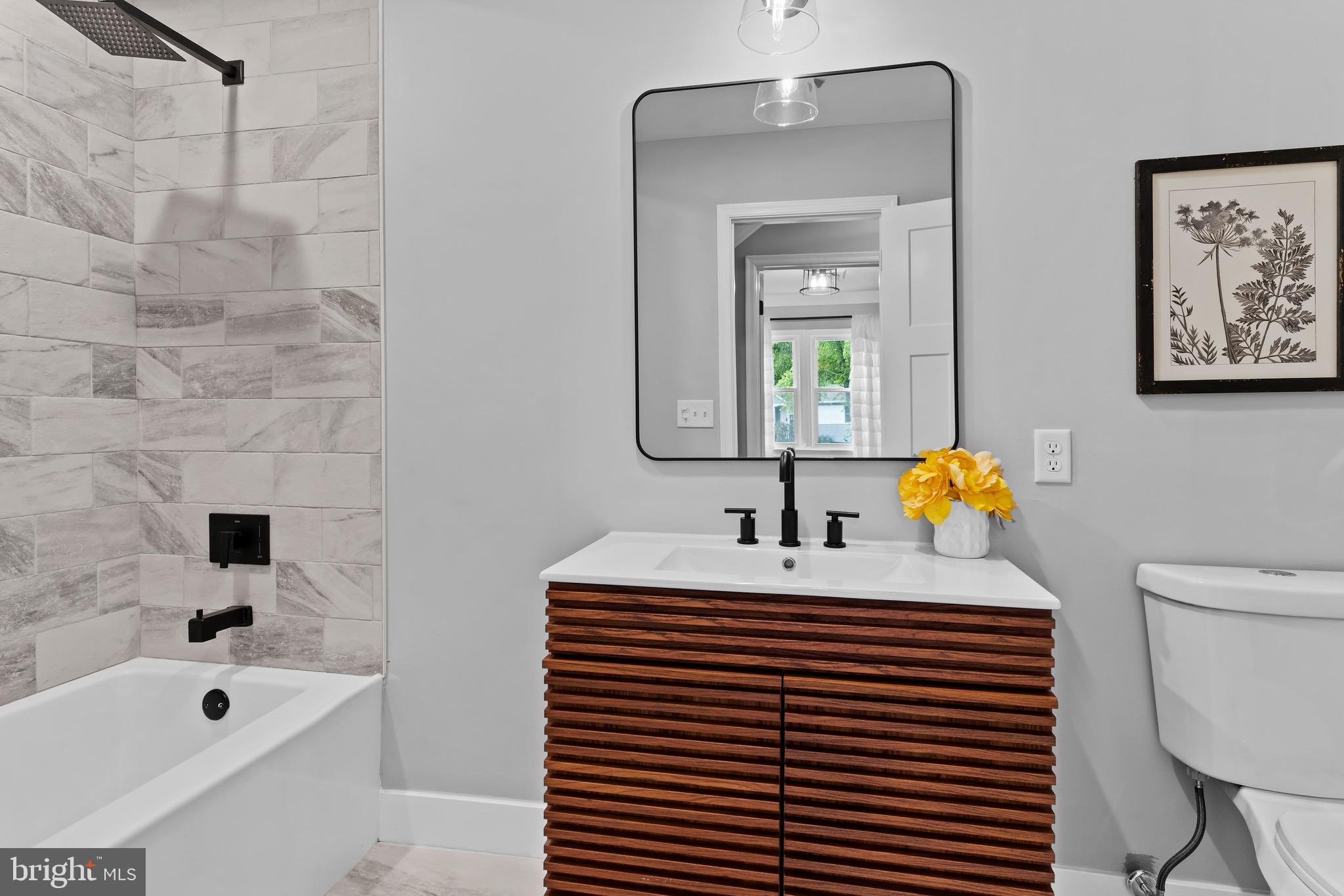COLONIAL HILLS - Residential