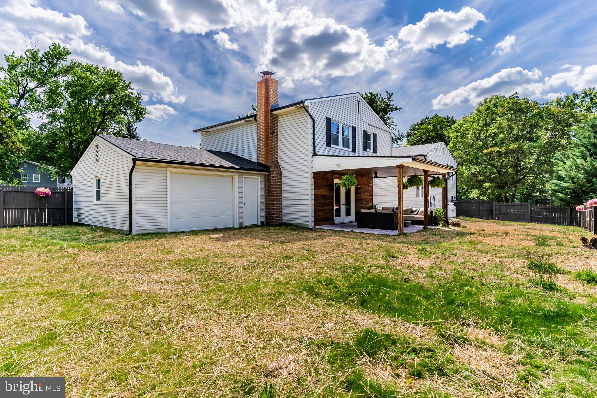 COLONIAL HILLS - Residential