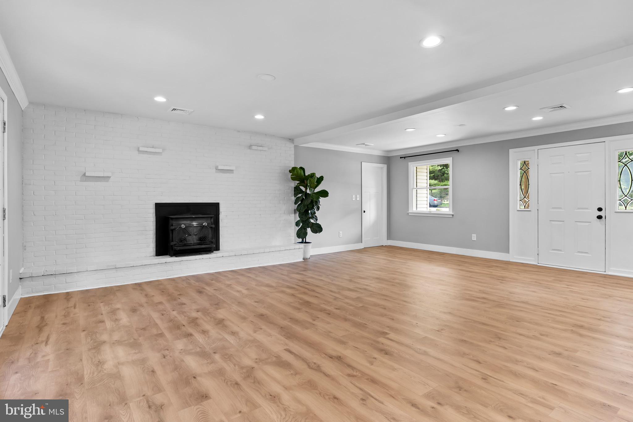 COLONIAL HILLS - Residential
