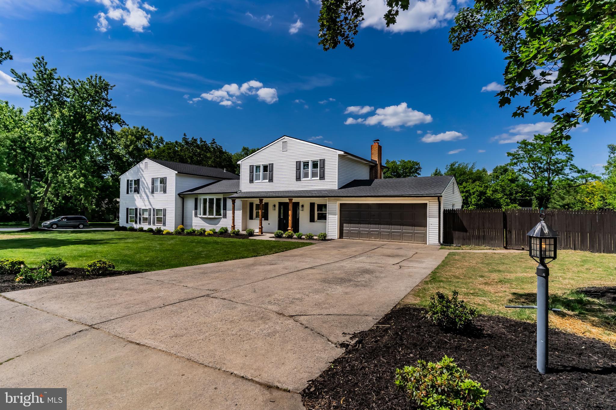 COLONIAL HILLS - Residential