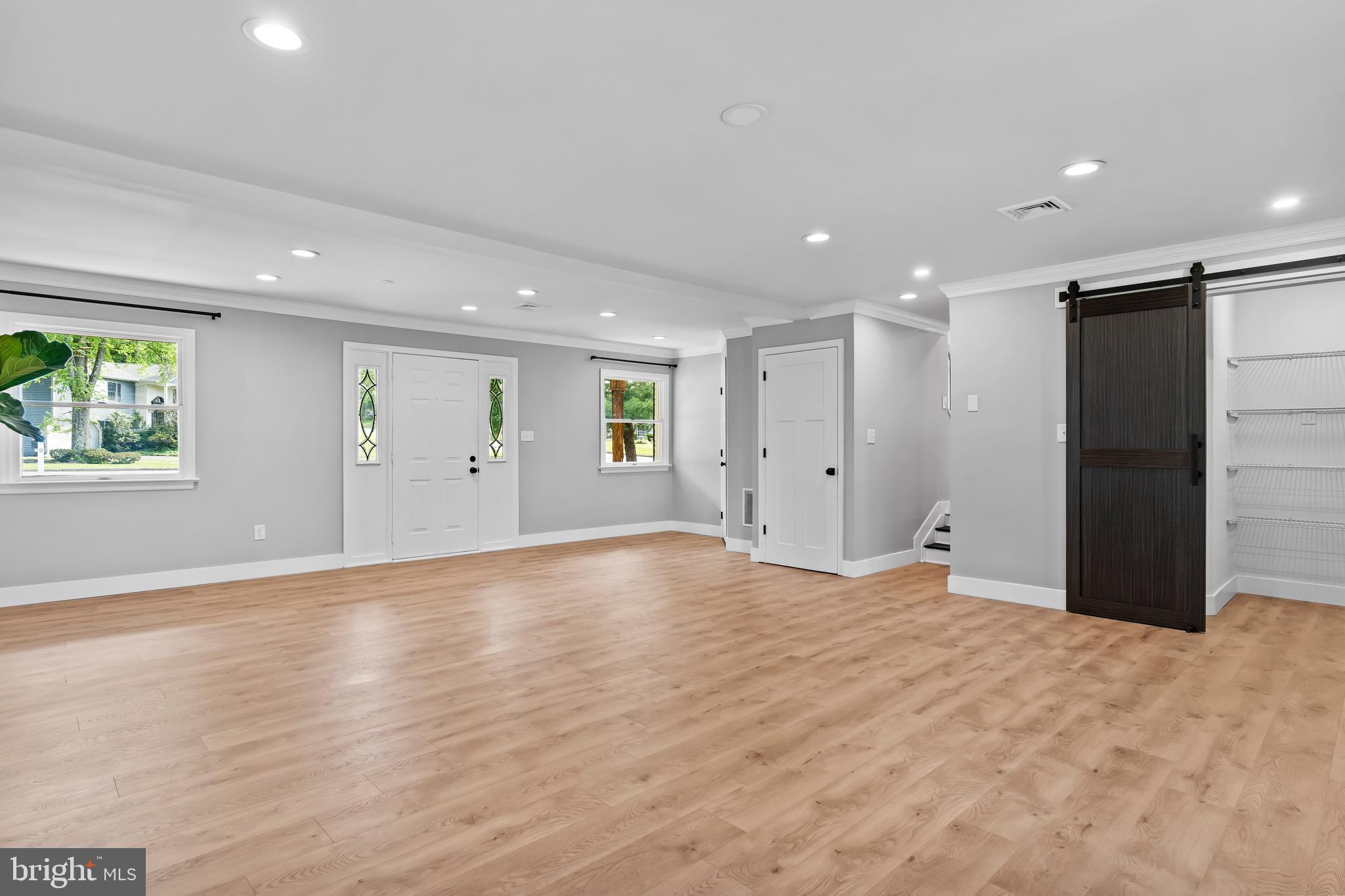 COLONIAL HILLS - Residential