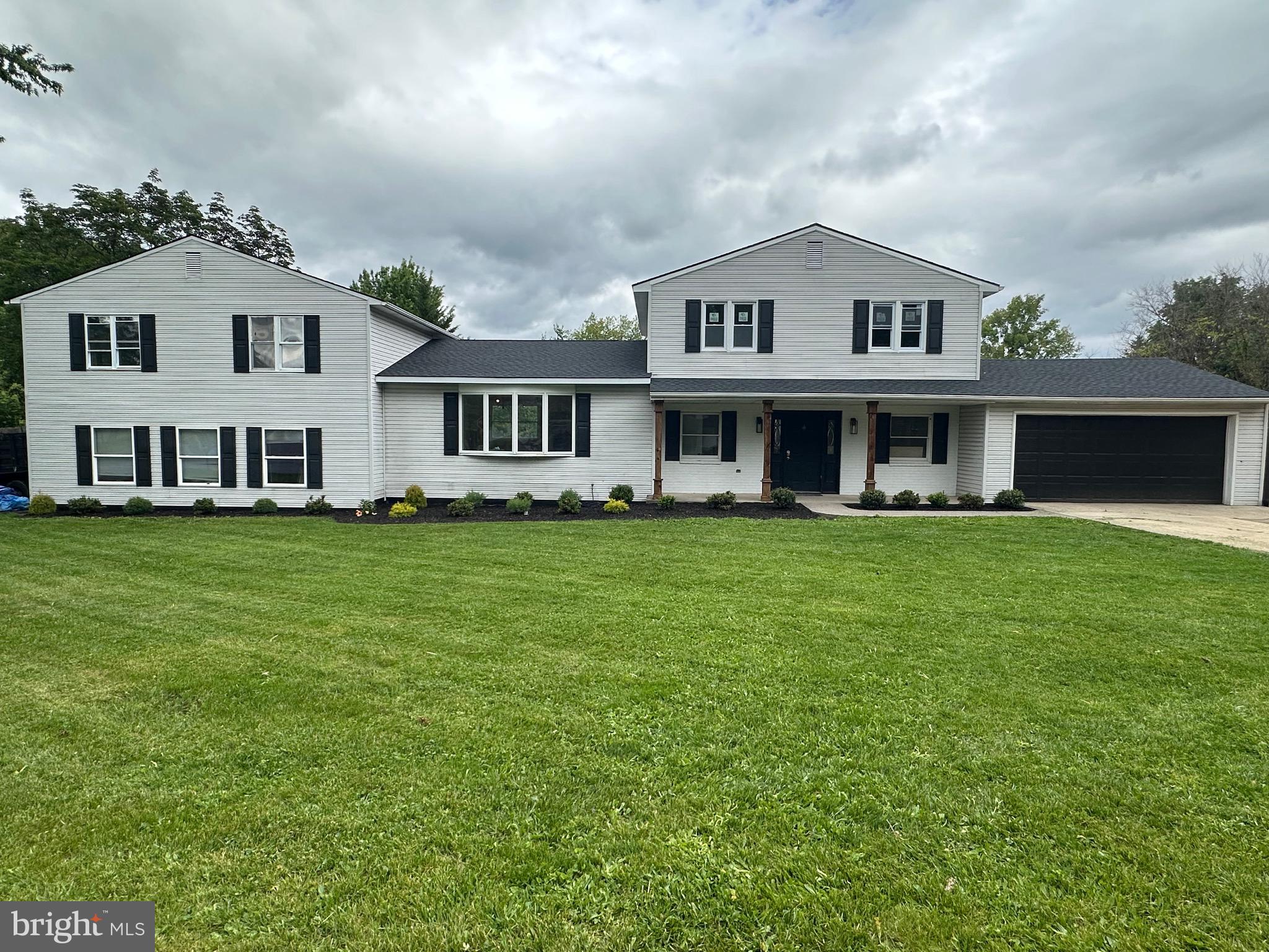 COLONIAL HILLS - Residential