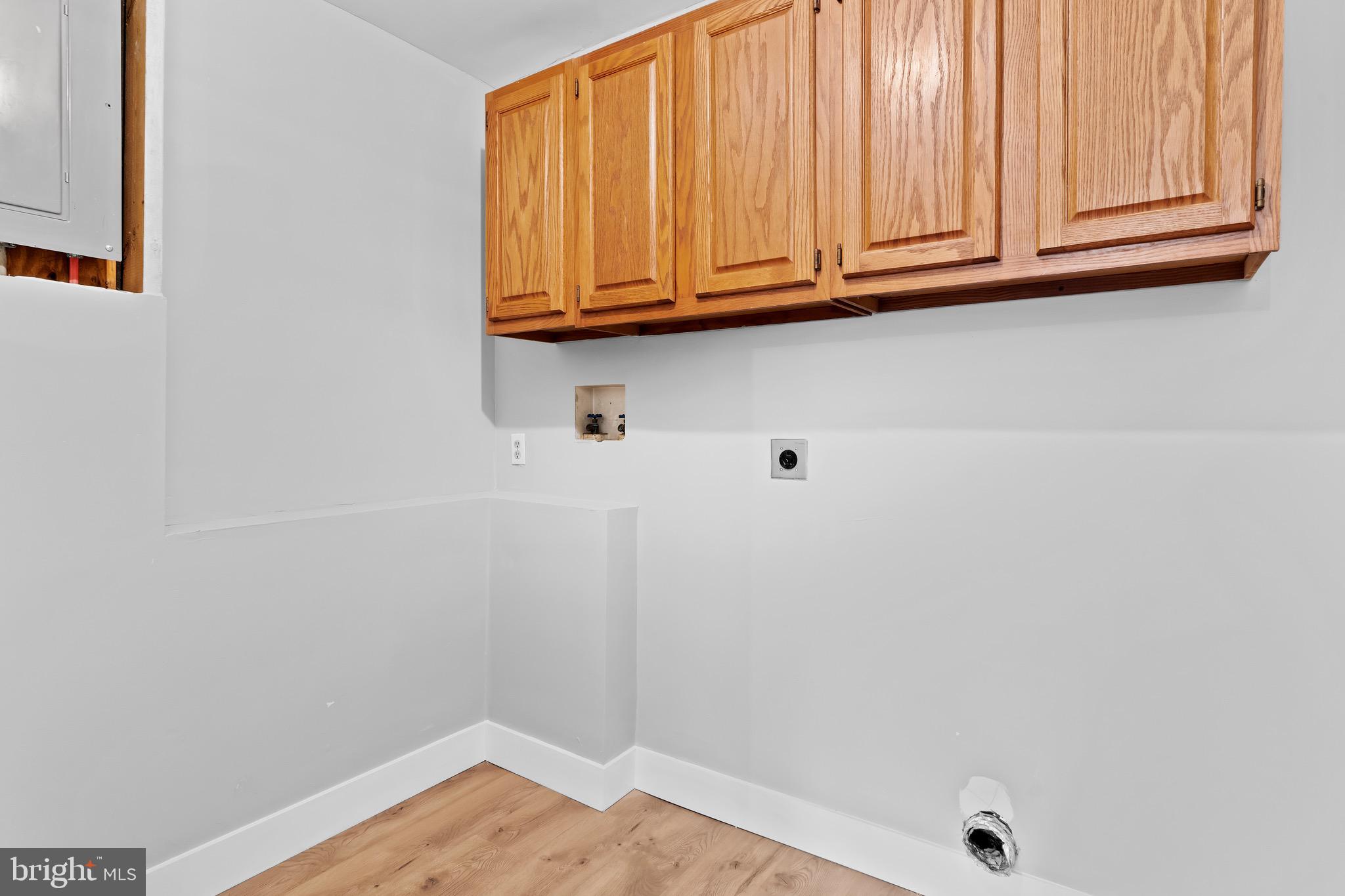 COLONIAL HILLS - Residential