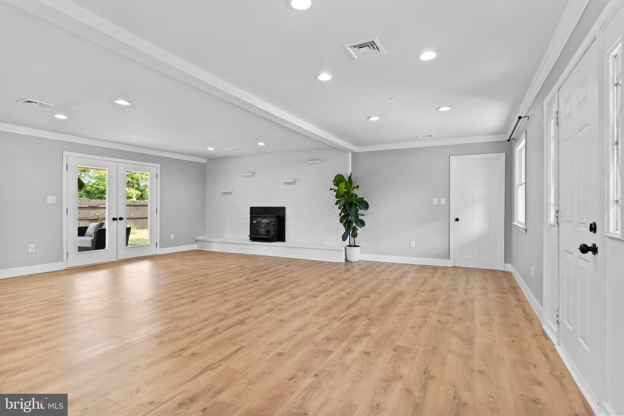 COLONIAL HILLS - Residential