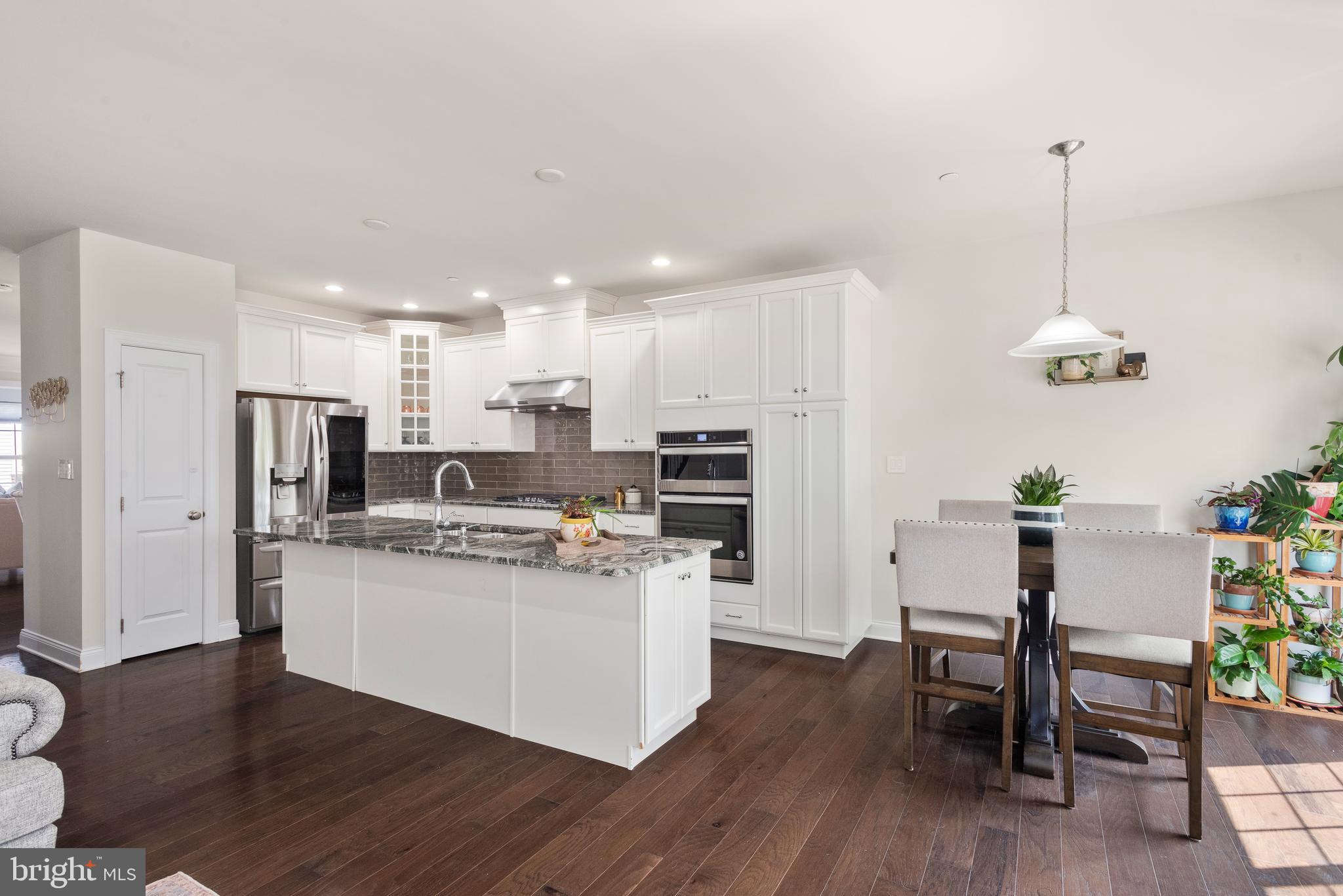 RAVENSCLIFF - Residential