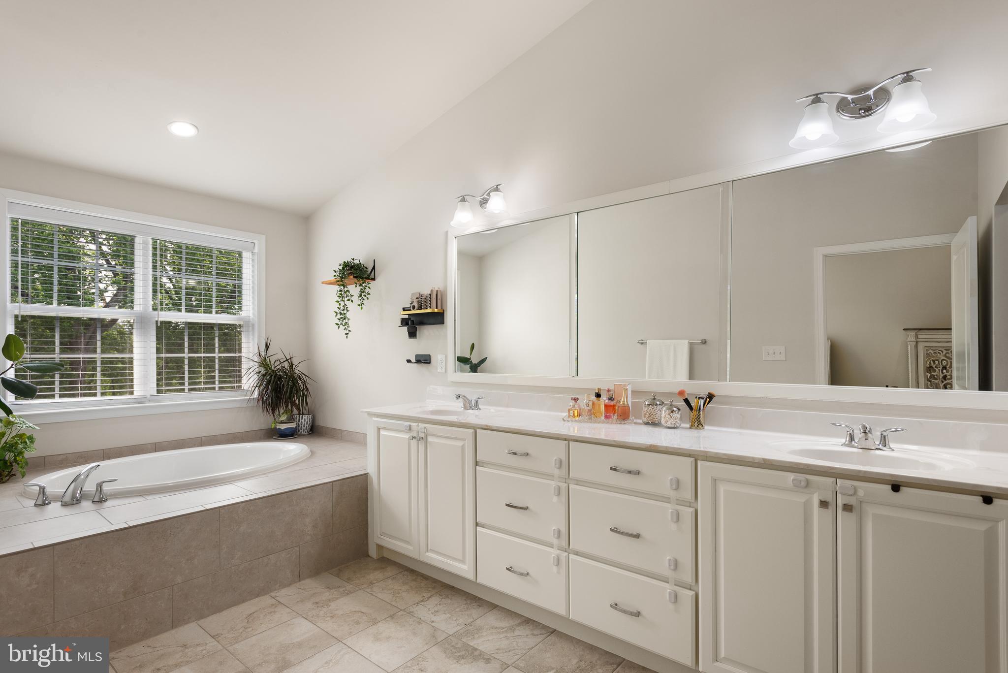 RAVENSCLIFF - Residential