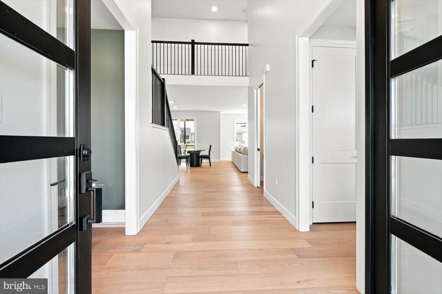 585 DOLLY DRIVE