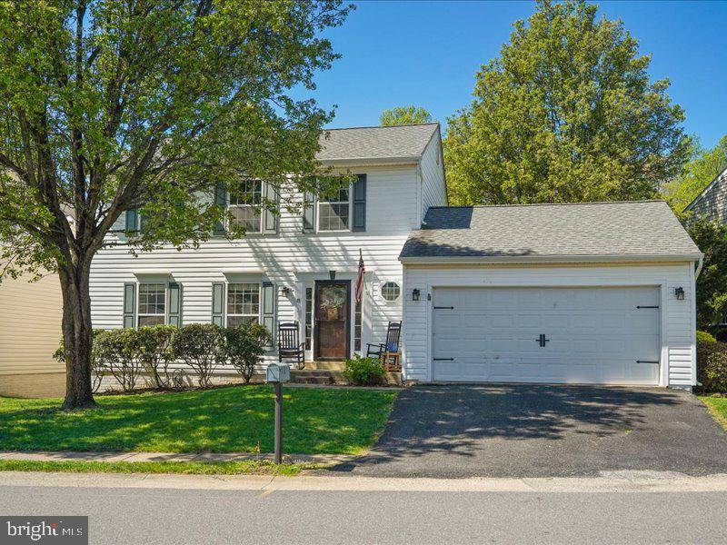 8 LAKESIDE DRIVE DRIVE
