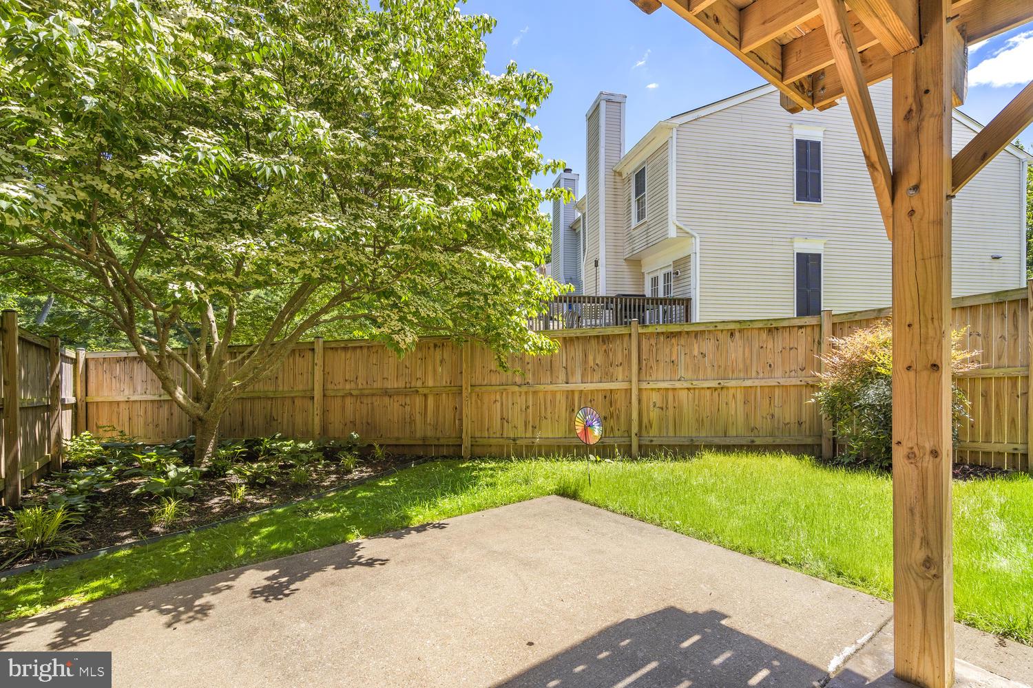 DUMONT OAKS - Residential