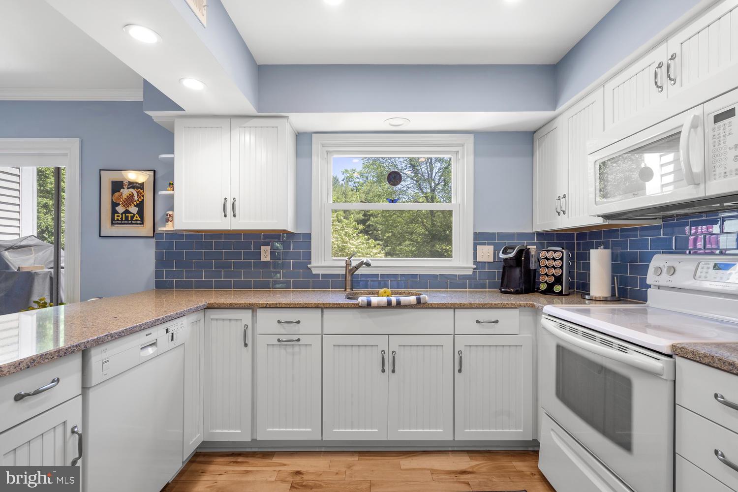 DUMONT OAKS - Residential