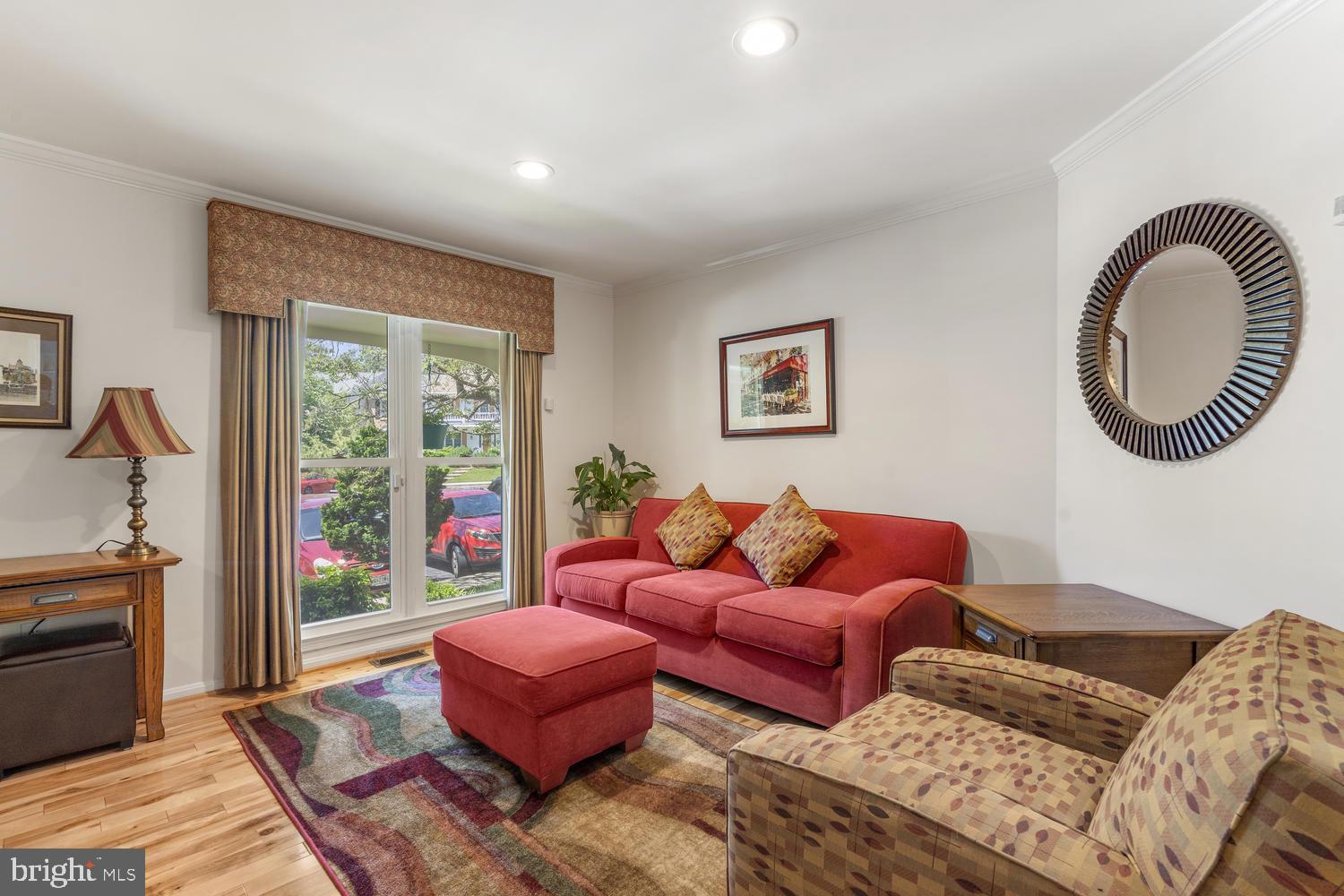 DUMONT OAKS - Residential