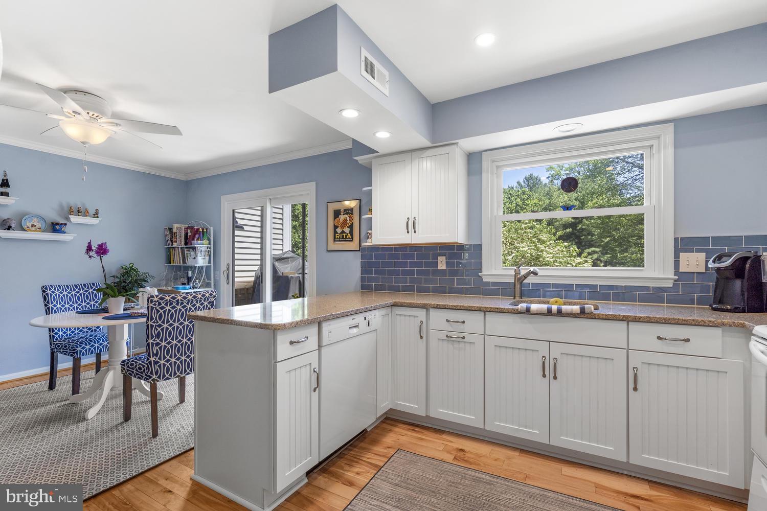 DUMONT OAKS - Residential