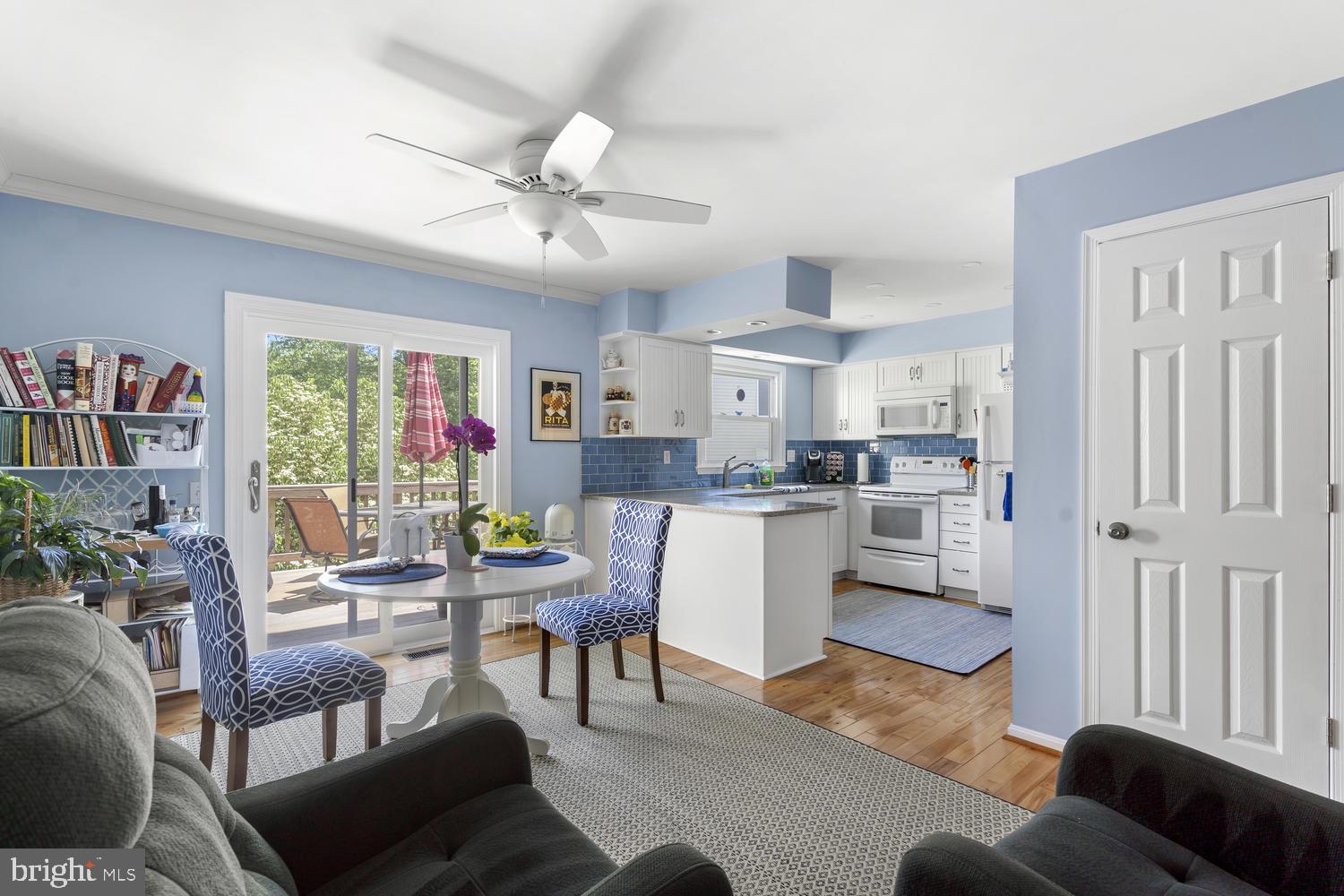 DUMONT OAKS - Residential