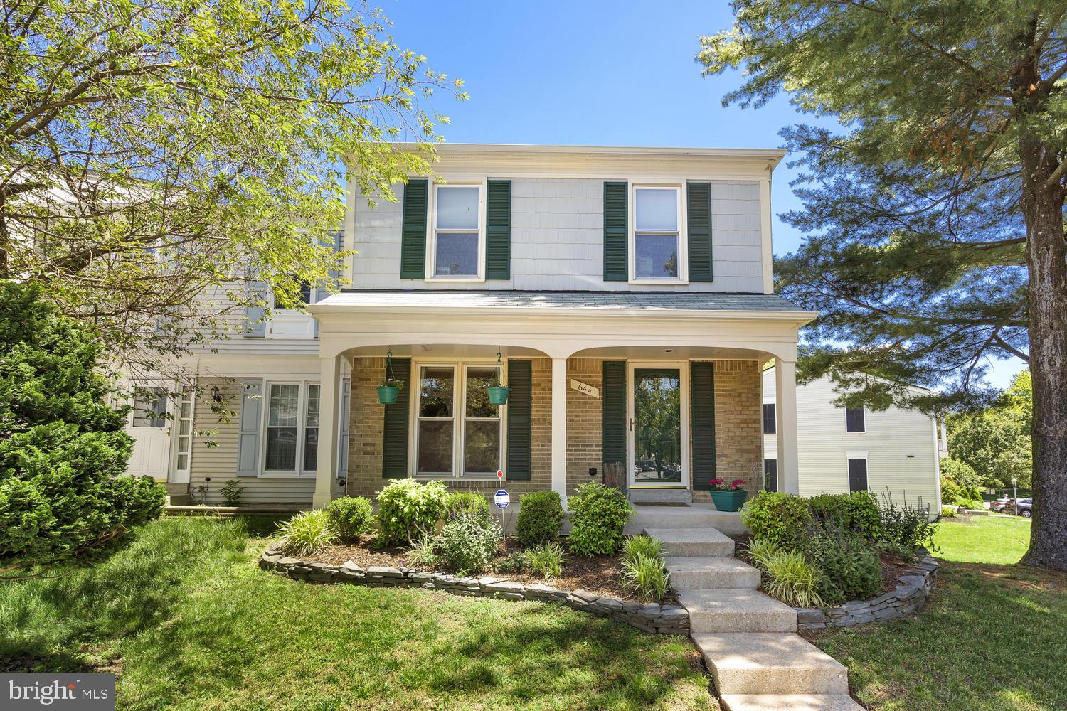 DUMONT OAKS - Residential