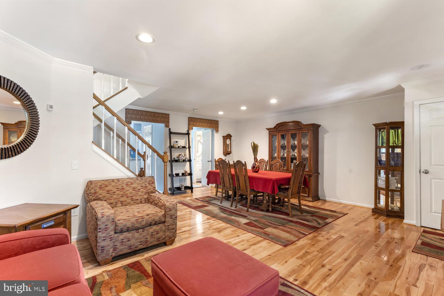 DUMONT OAKS - Residential