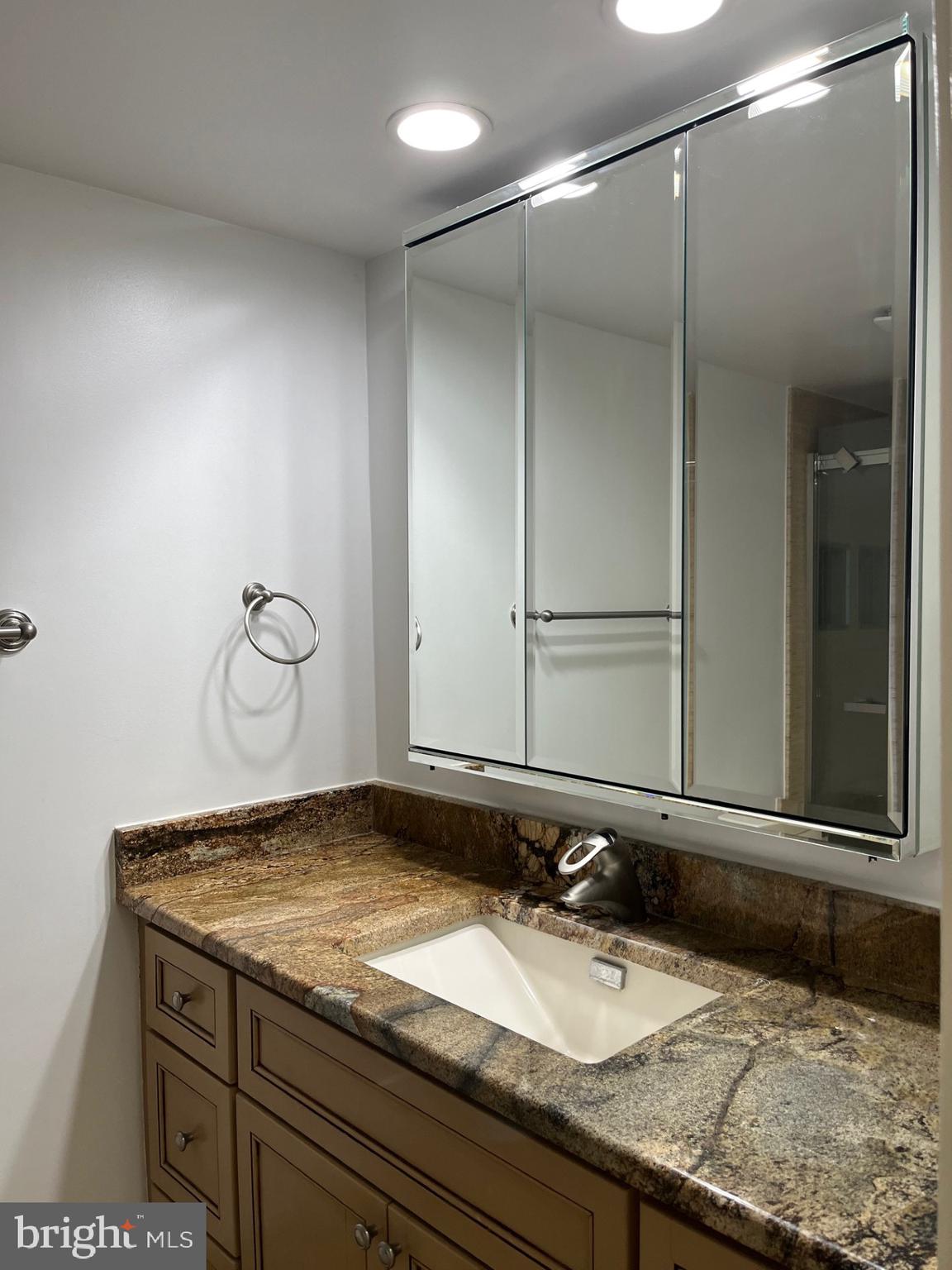 REGENCY AT MCLEAN - Residential Lease