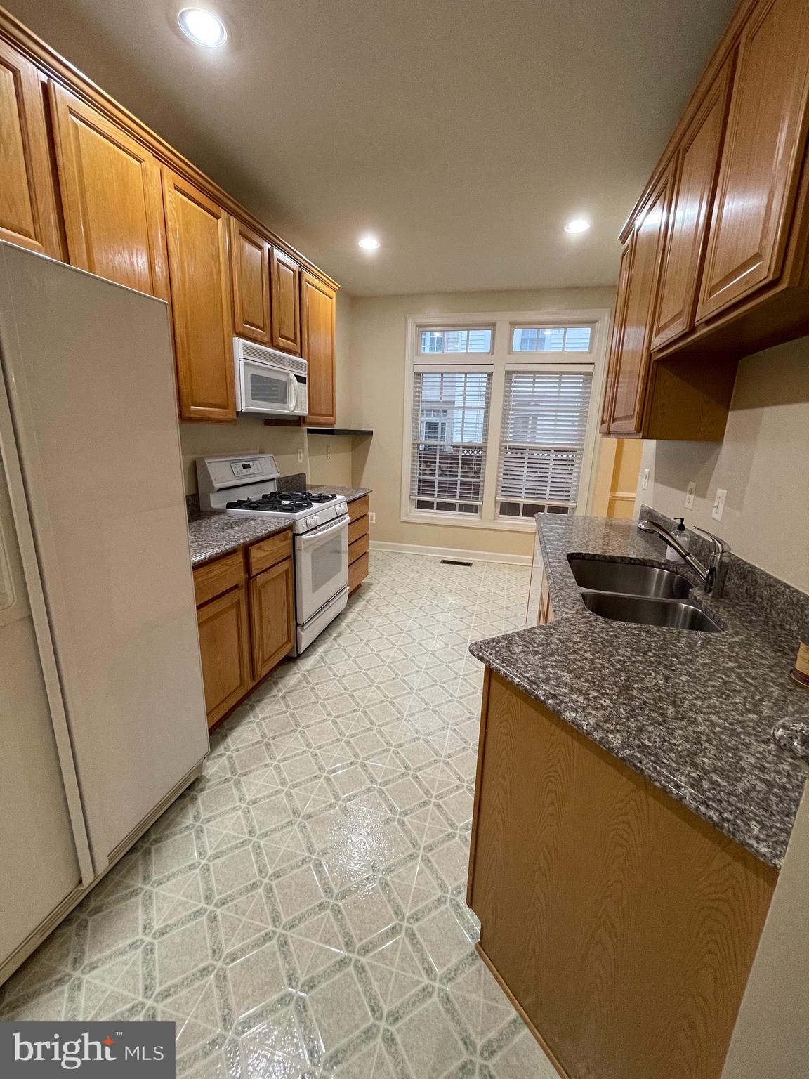 CARR AT CEDAR LAKES - Residential Lease