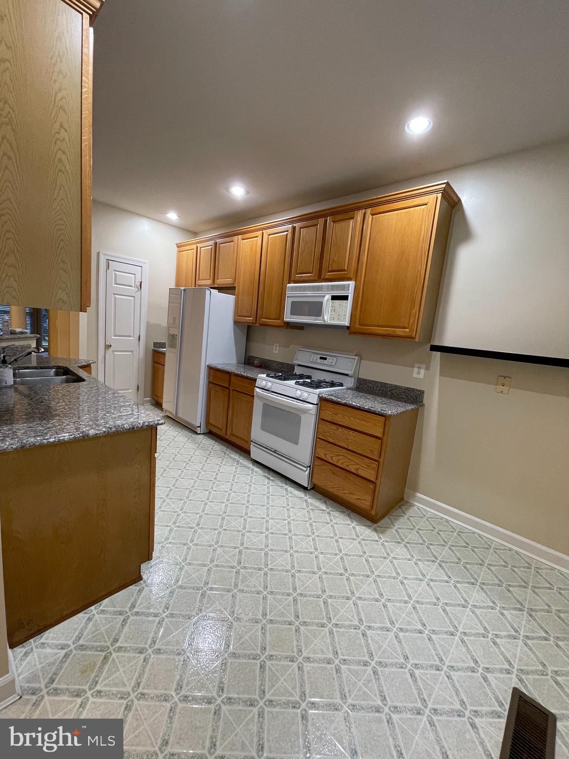 CARR AT CEDAR LAKES - Residential Lease