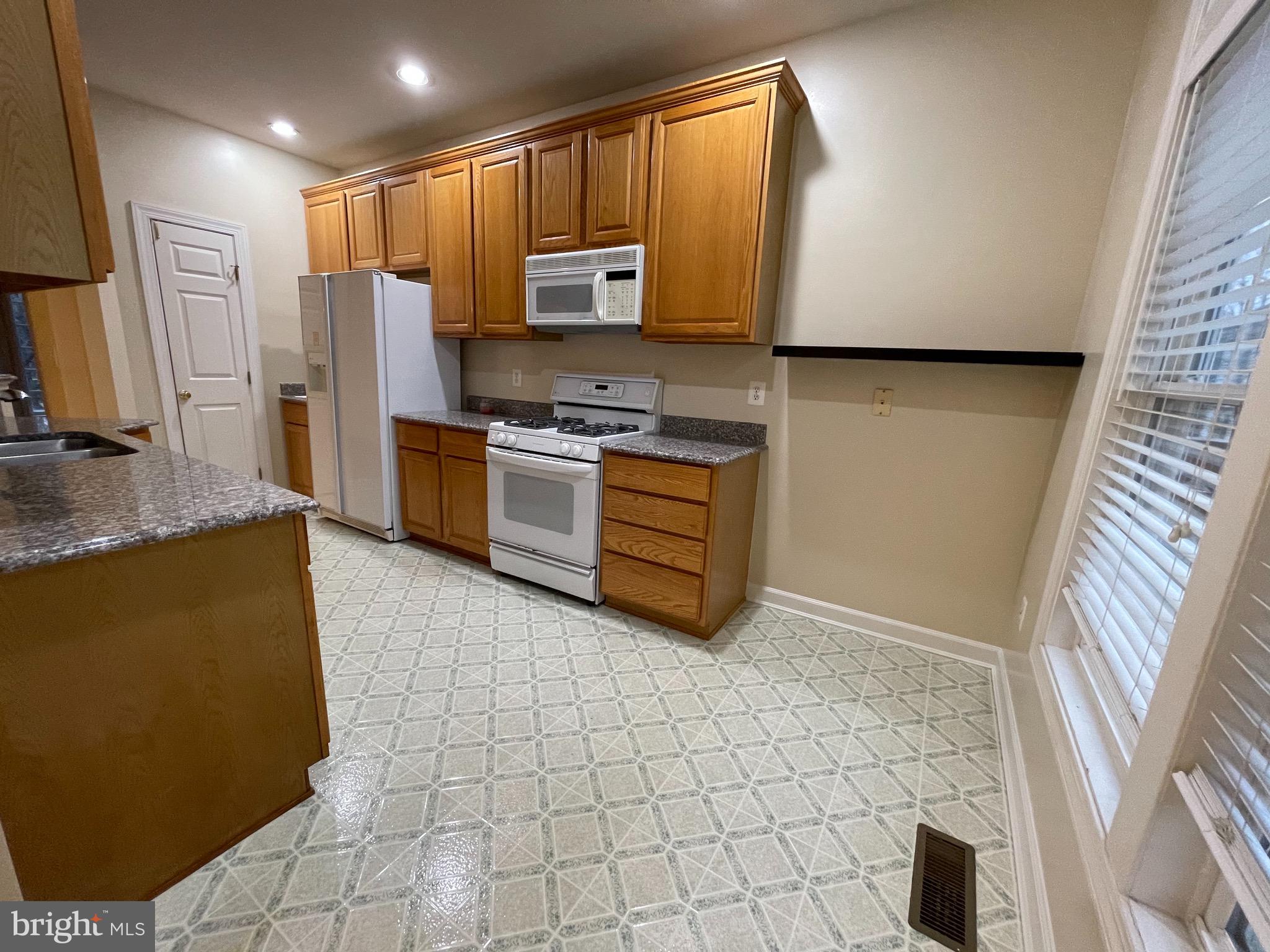 CARR AT CEDAR LAKES - Residential Lease