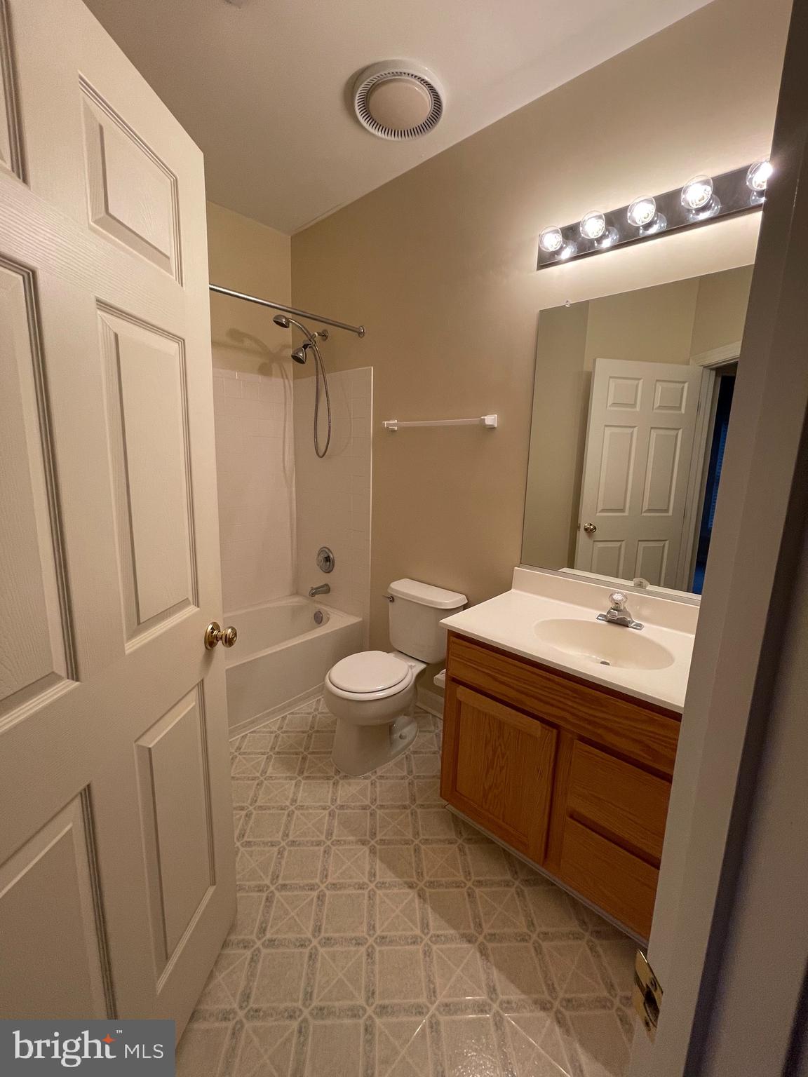 CARR AT CEDAR LAKES - Residential Lease