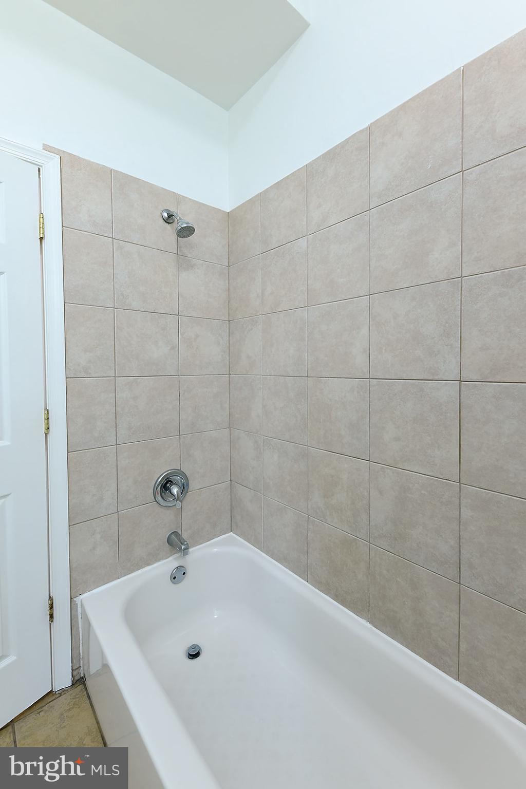 UNION SQUARE - Residential Lease
