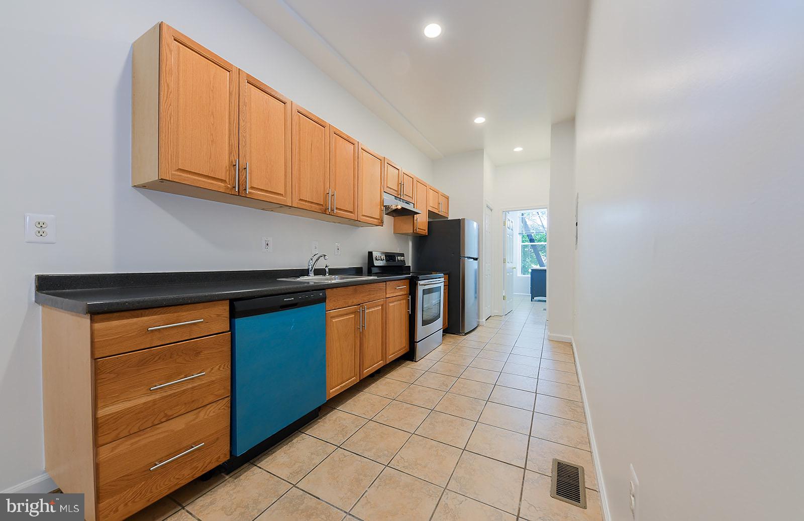 UNION SQUARE - Residential Lease