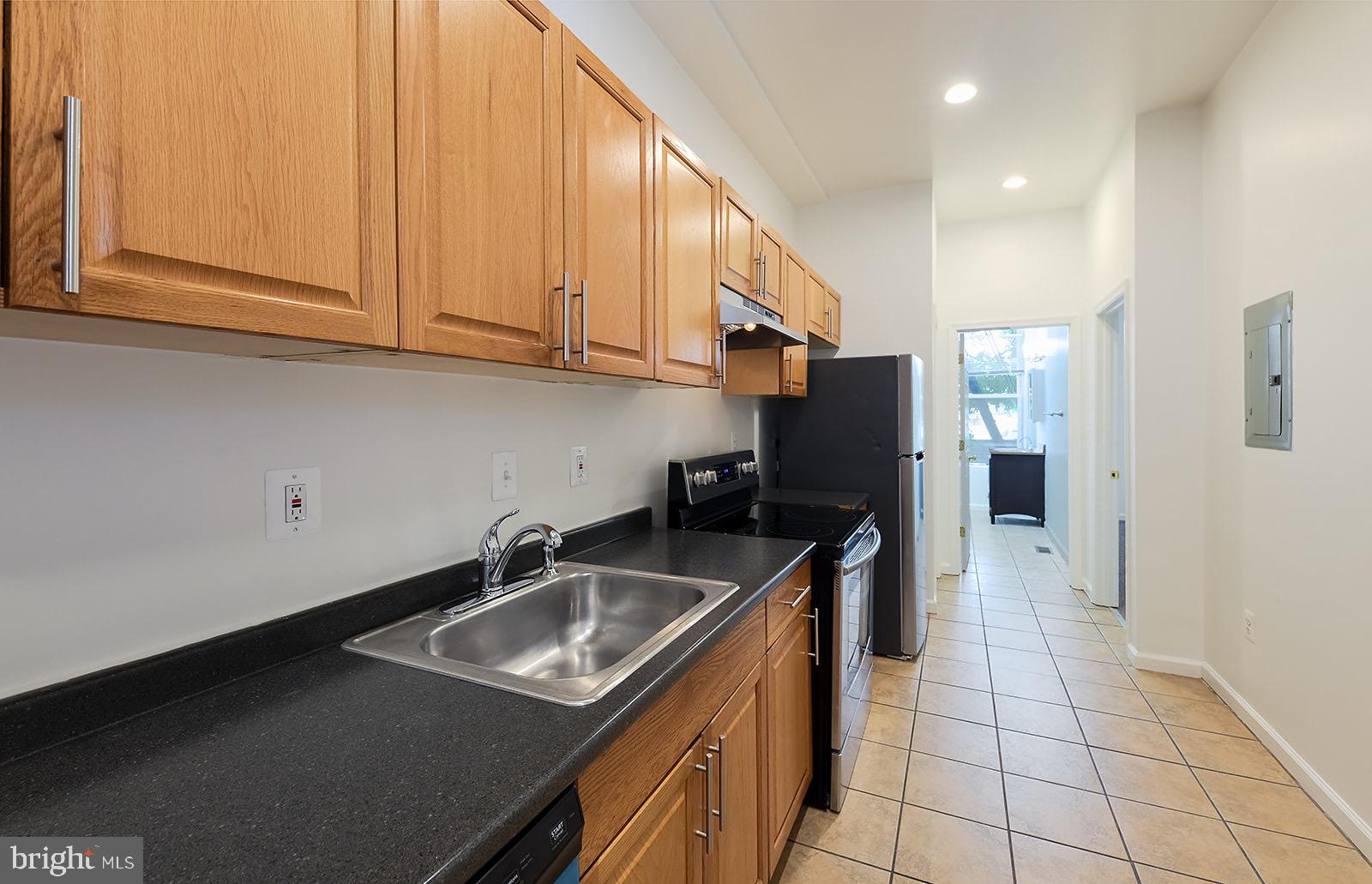 UNION SQUARE - Residential Lease
