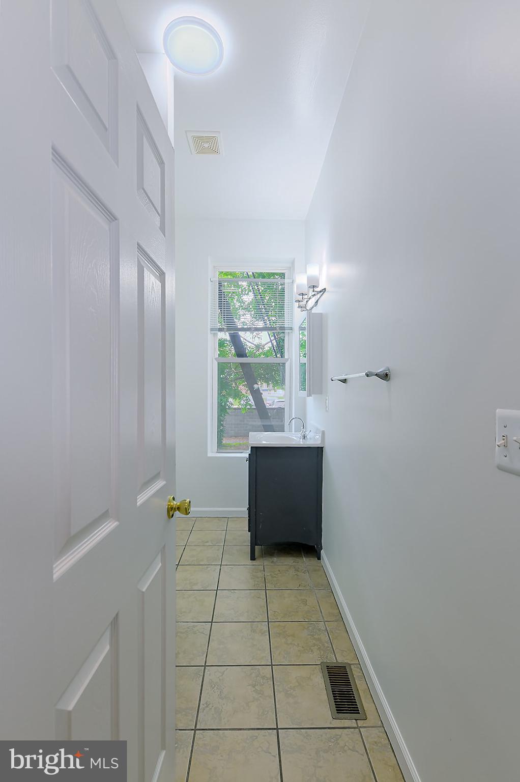 UNION SQUARE - Residential Lease