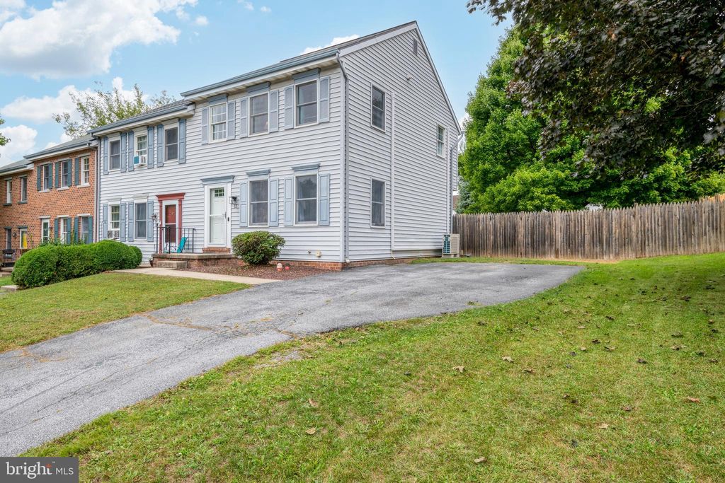 Photo of 12 Cranfield Court, Elizabethtown, PA 17022 (MLS # PALA2056338)