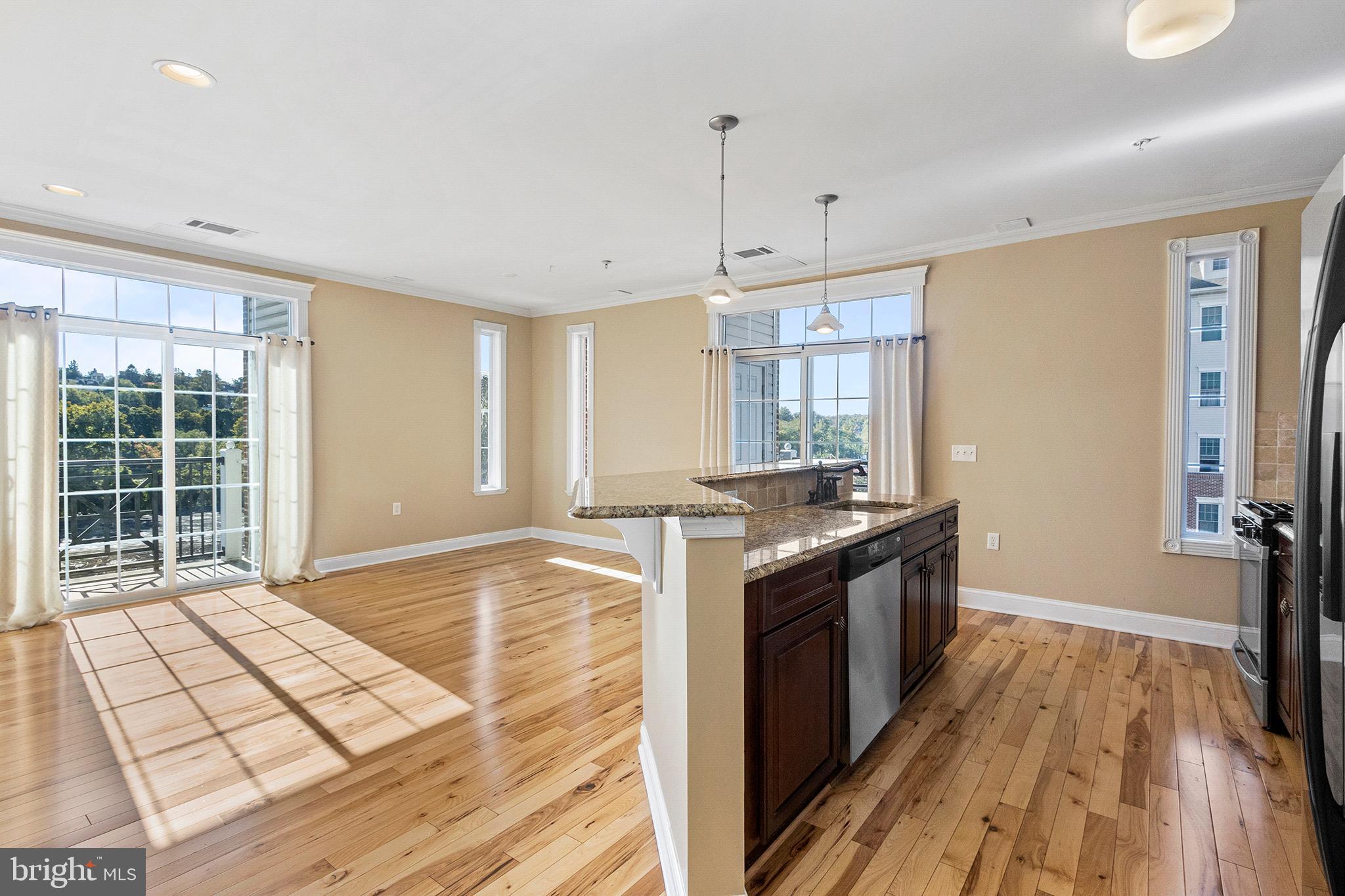 THE GRANDE AT RIVERVIEW - Residential Lease