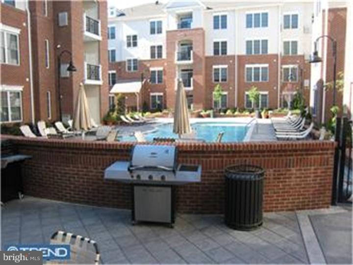 THE GRANDE AT RIVERVIEW - Residential Lease