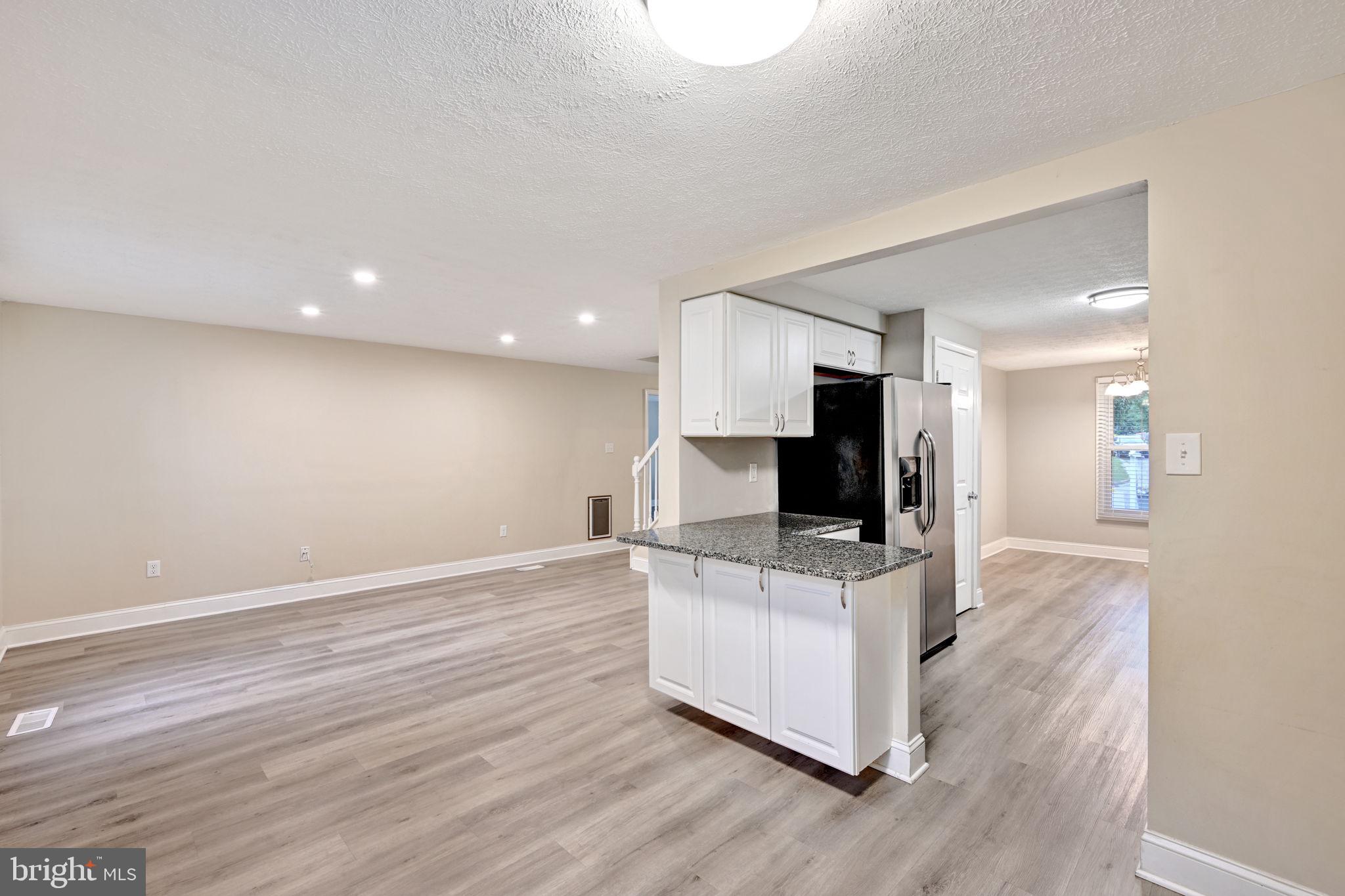 637 WHITTIER PARKWAY