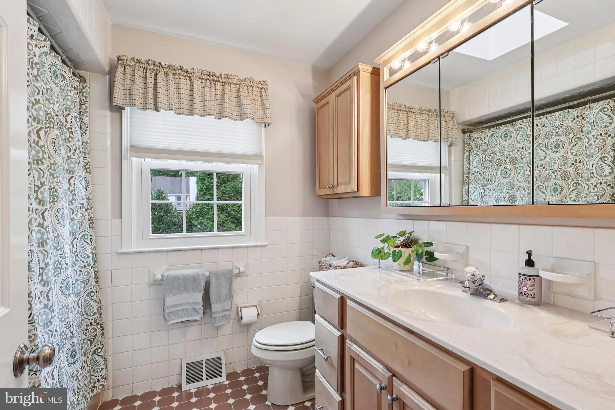 Bryn Mawr, Pennsylvania 19010, United States, 4 Bedrooms Bedrooms, ,4 BathroomsBathrooms,Residential,Pending,217920