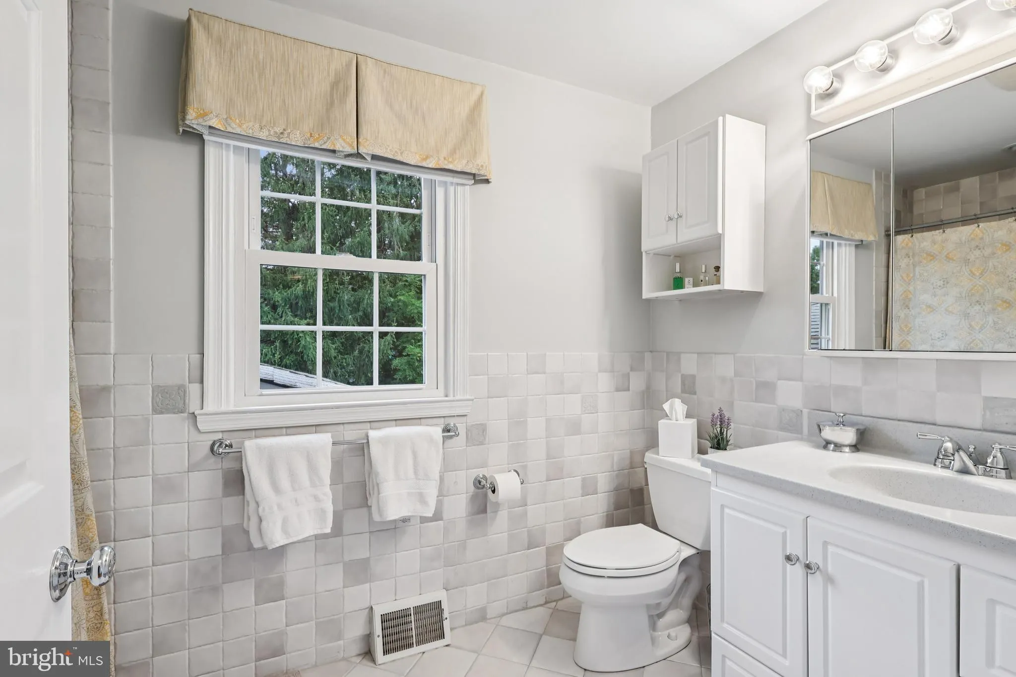 Bryn Mawr, Pennsylvania 19010, United States, 4 Bedrooms Bedrooms, ,4 BathroomsBathrooms,Residential,Pending,217920