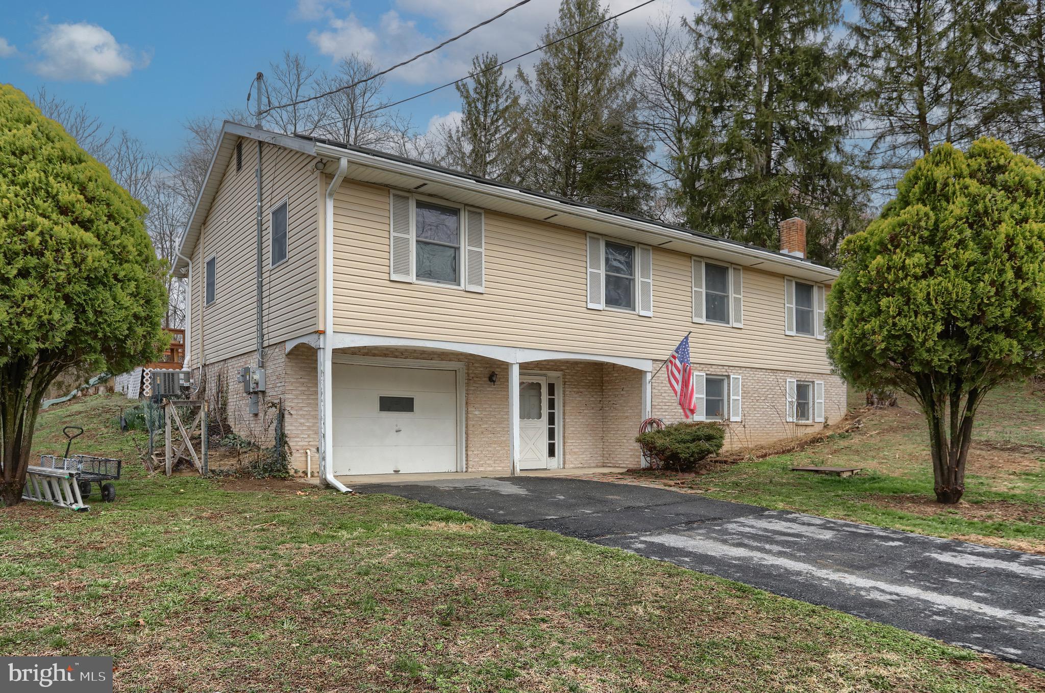 HUMMELSTOWN - Residential