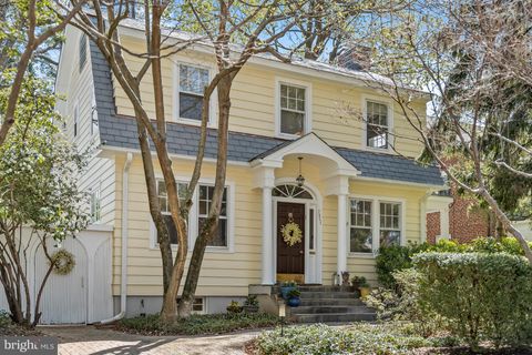 Photo of 7211 Summit Avenue, CHEVY CHASE, MD 20815 (MLS # MDMC2174958)