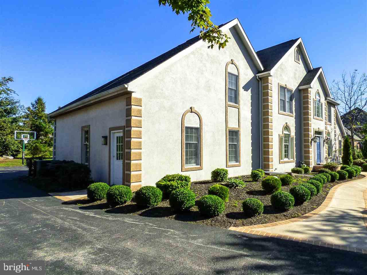 OUTDOOR COUNTRY CLUB - Residential