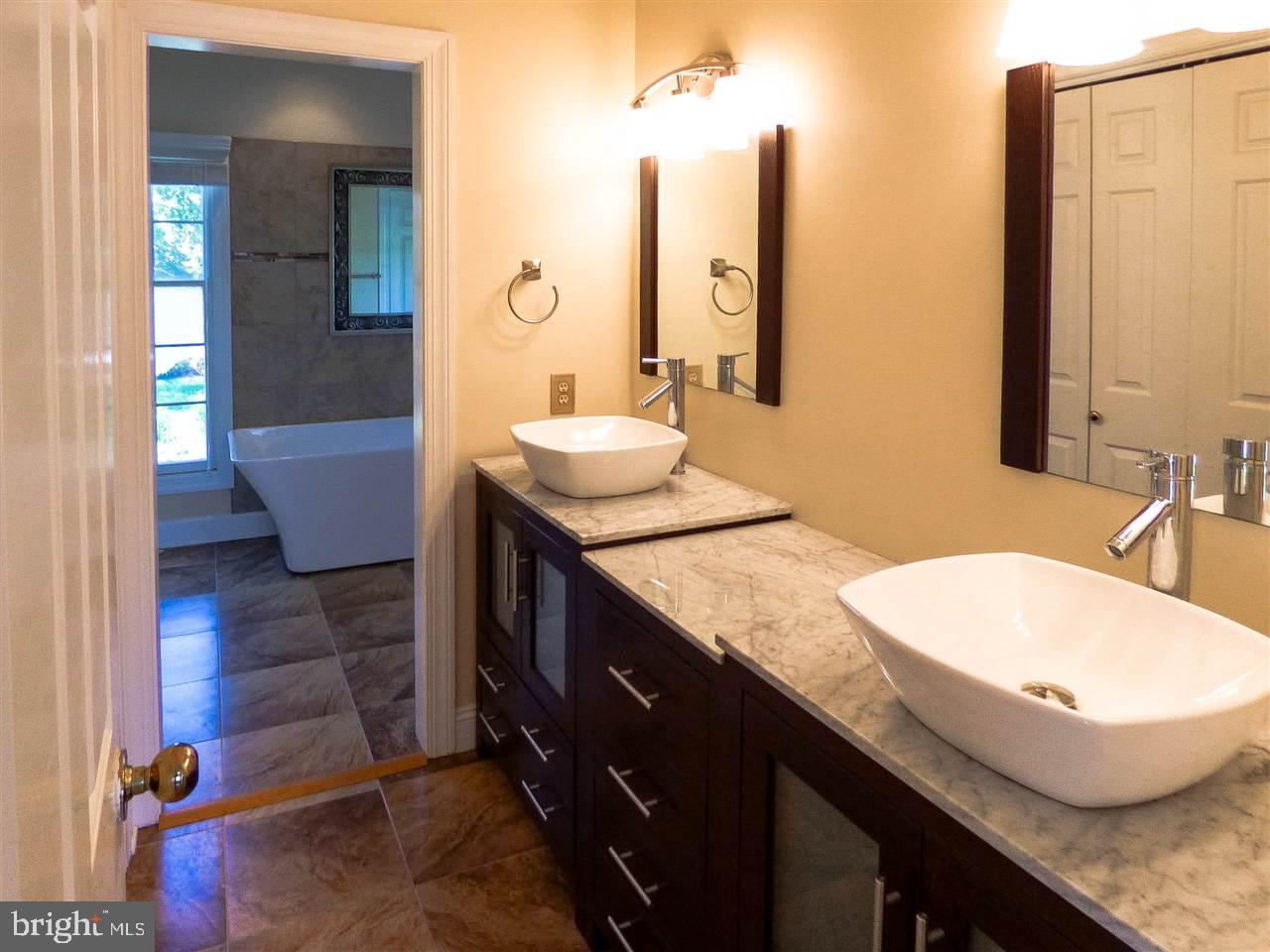 OUTDOOR COUNTRY CLUB - Residential