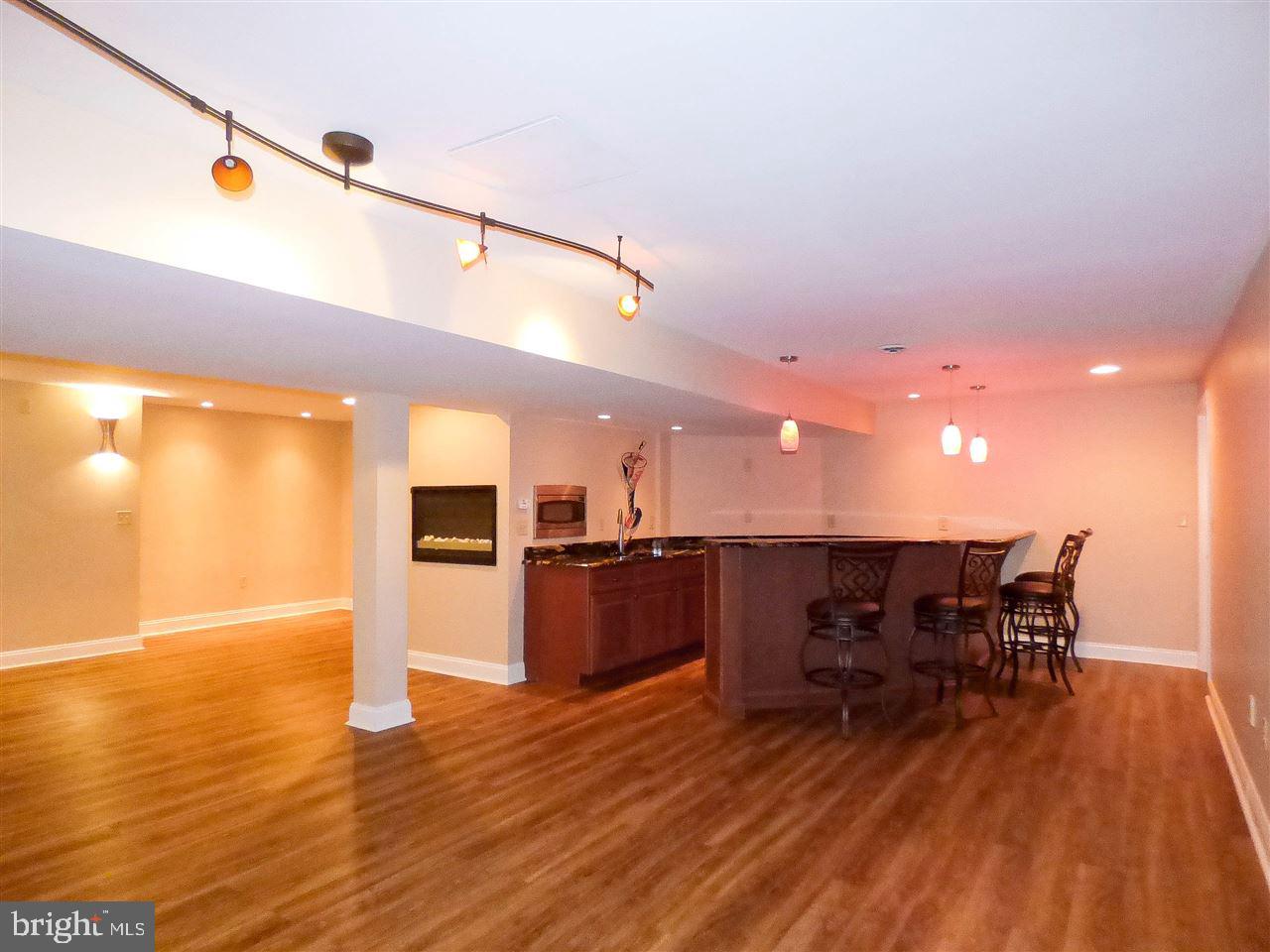 OUTDOOR COUNTRY CLUB - Residential