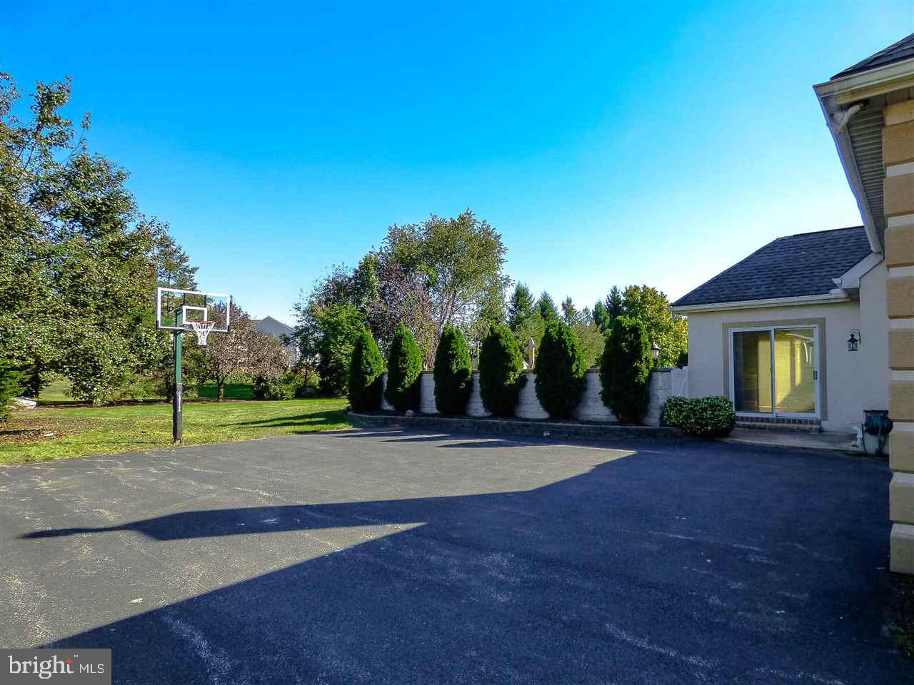 OUTDOOR COUNTRY CLUB - Residential