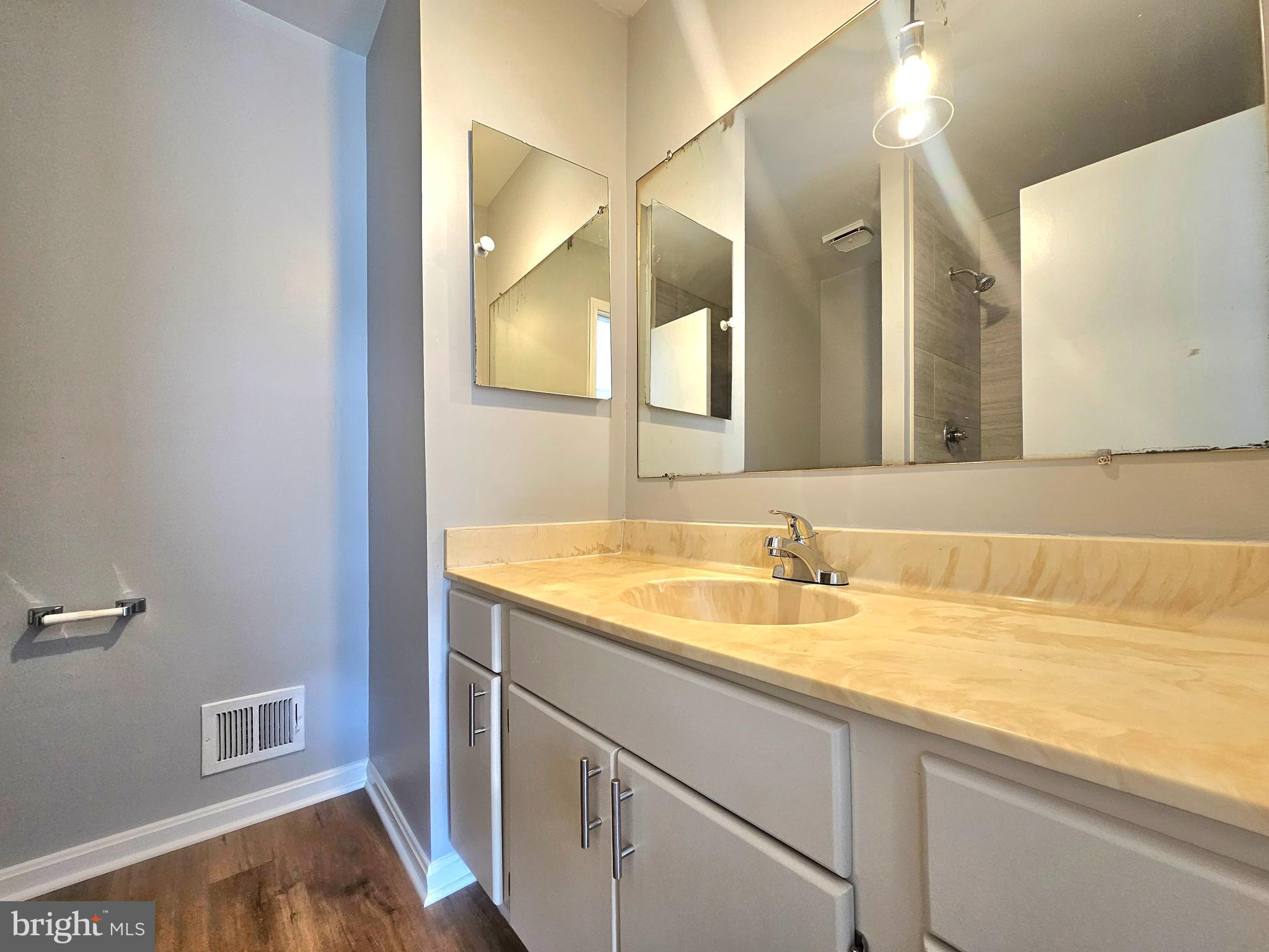 KINGS PARK WEST - Residential Lease