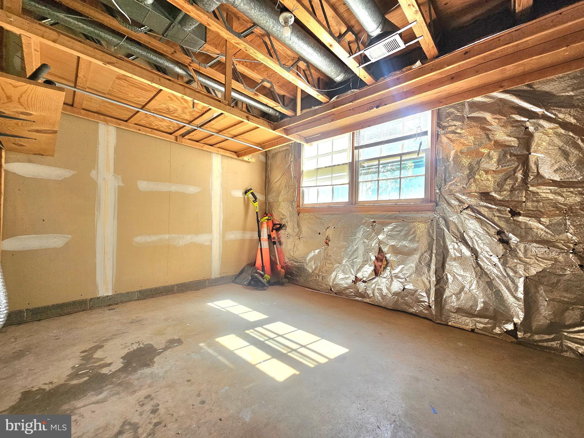 KINGS PARK WEST - Residential Lease