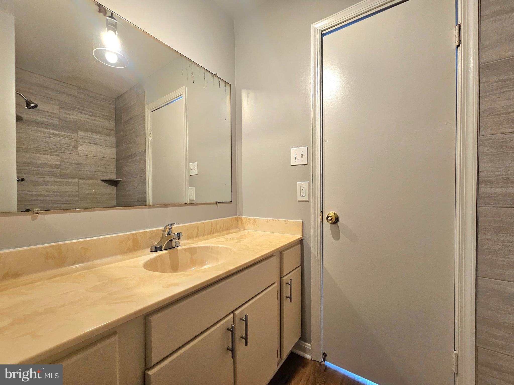 KINGS PARK WEST - Residential Lease