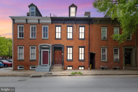 240 W Philadelphia Street, York, PA MLS: PAYK2081444