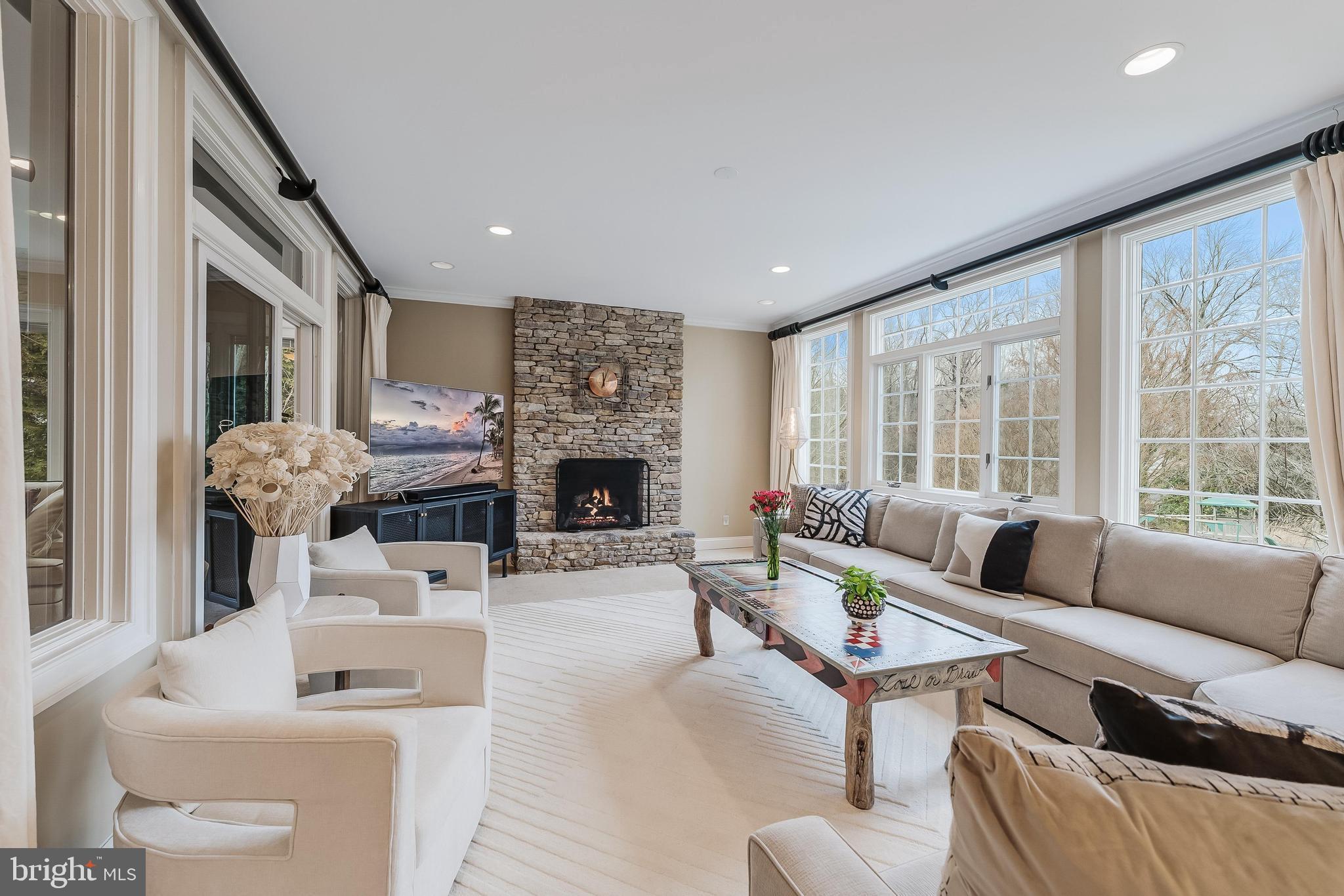 PINE KNOLLS - Residential