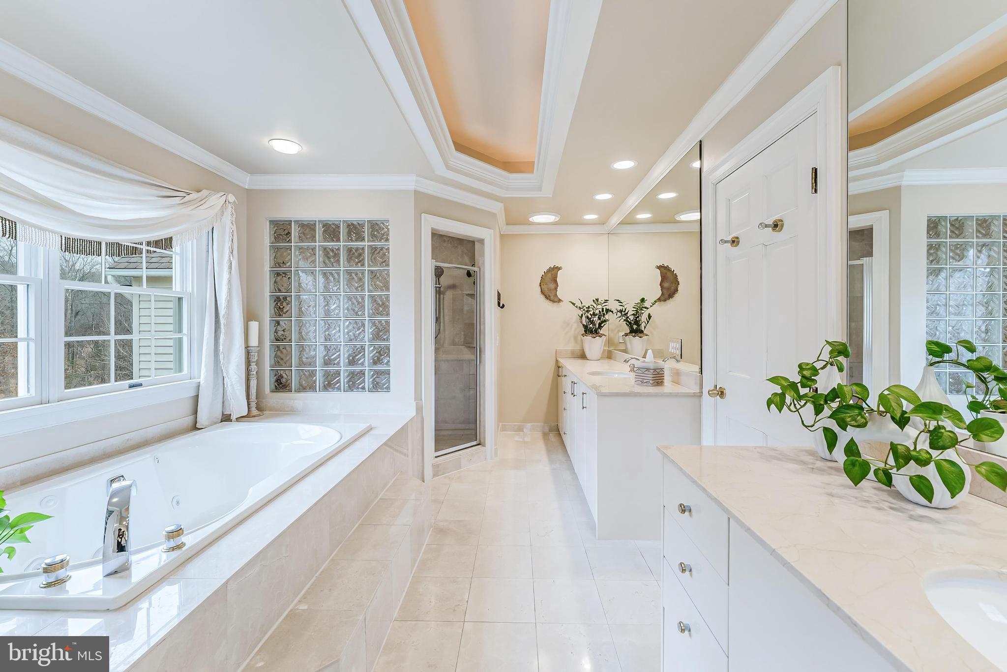 PINE KNOLLS - Residential