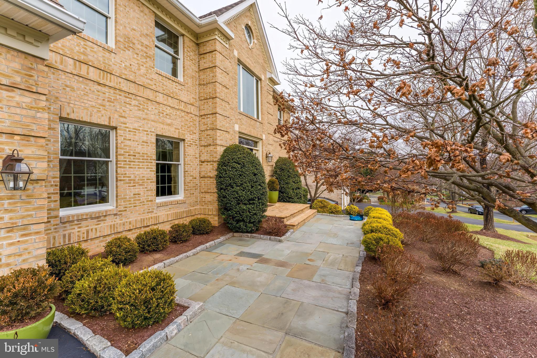 9327 SPRINKLEWOOD LANE