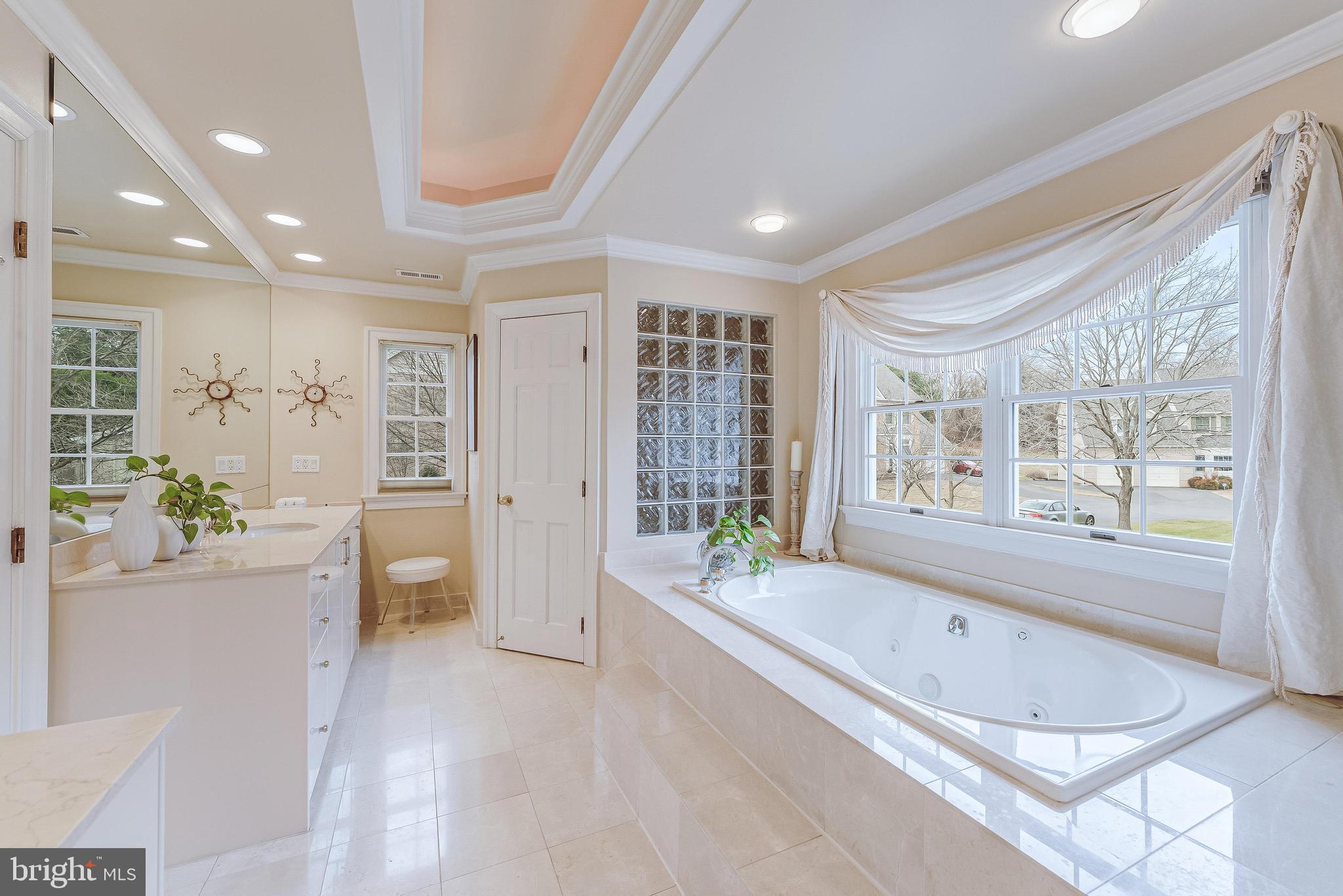 PINE KNOLLS - Residential